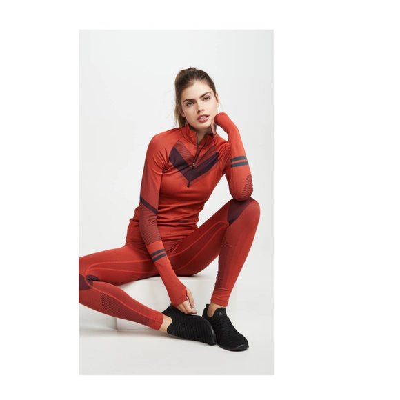 LNDR Beyond Base Red Pullover - NWT - Size M/L - Picture 5 of 8